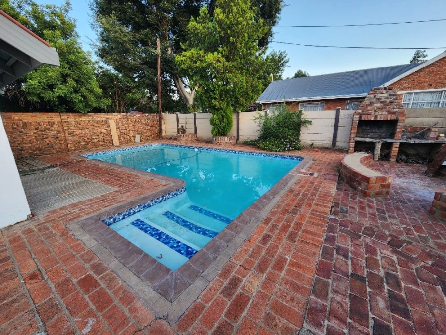 3 Bedroom Property for Sale in Heuwelsig Northern Cape